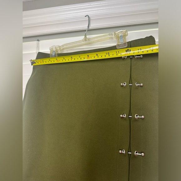 MISSGUIDED green skirt with metal hardware - Picture 12 of 13